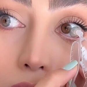 العدسات اللاصقة الملونة