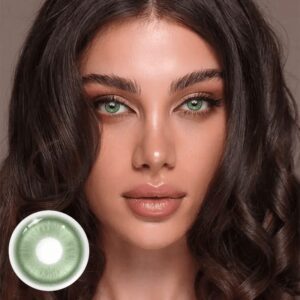 عدسات لاصقة خضراء